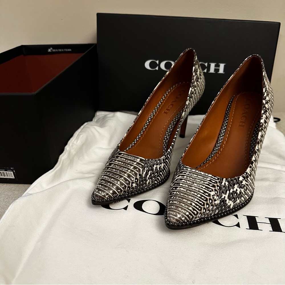 Size 8 Coach black & off white pumps